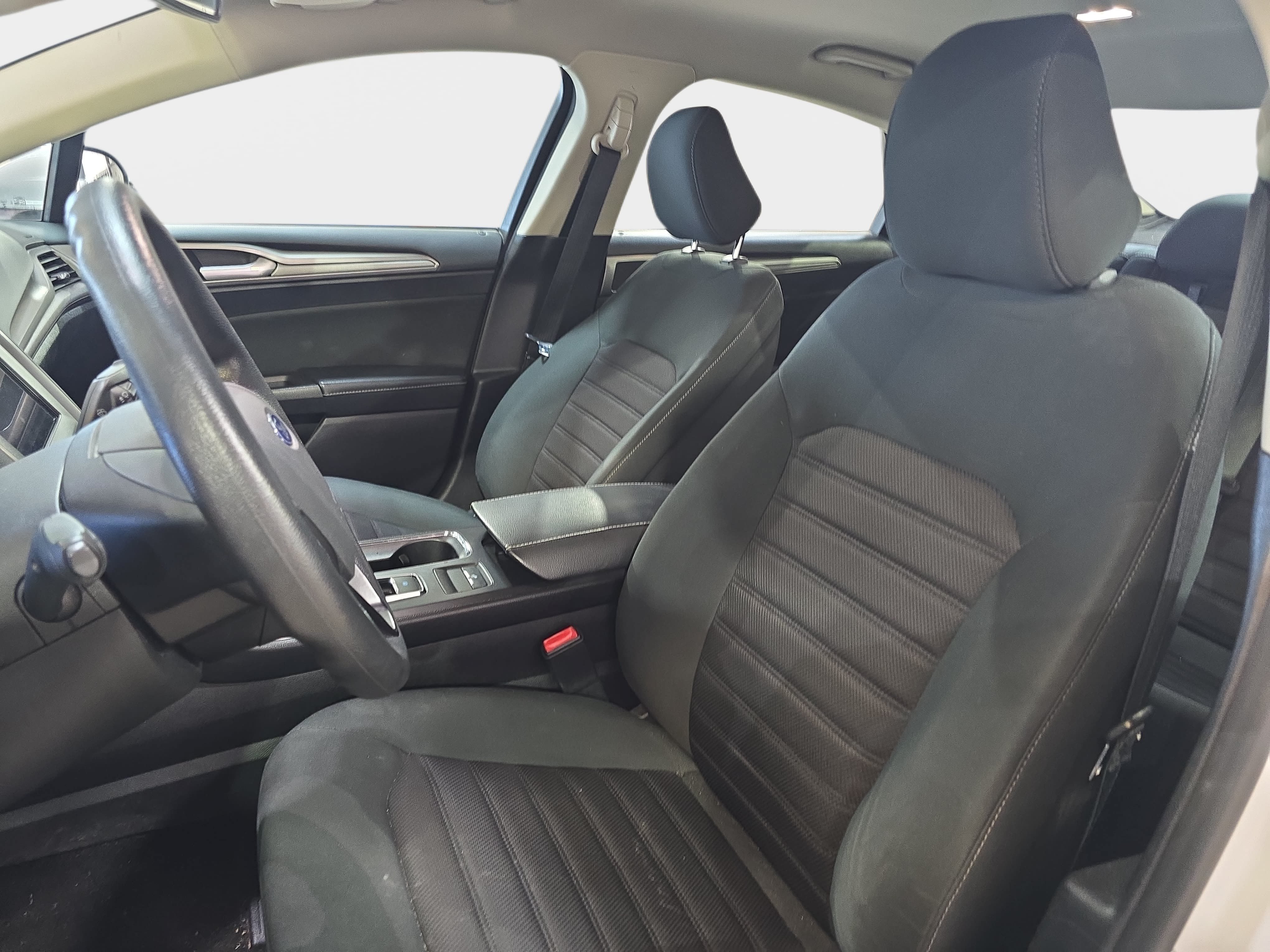 Used 2020 Ford Fusion SE FWD image 12