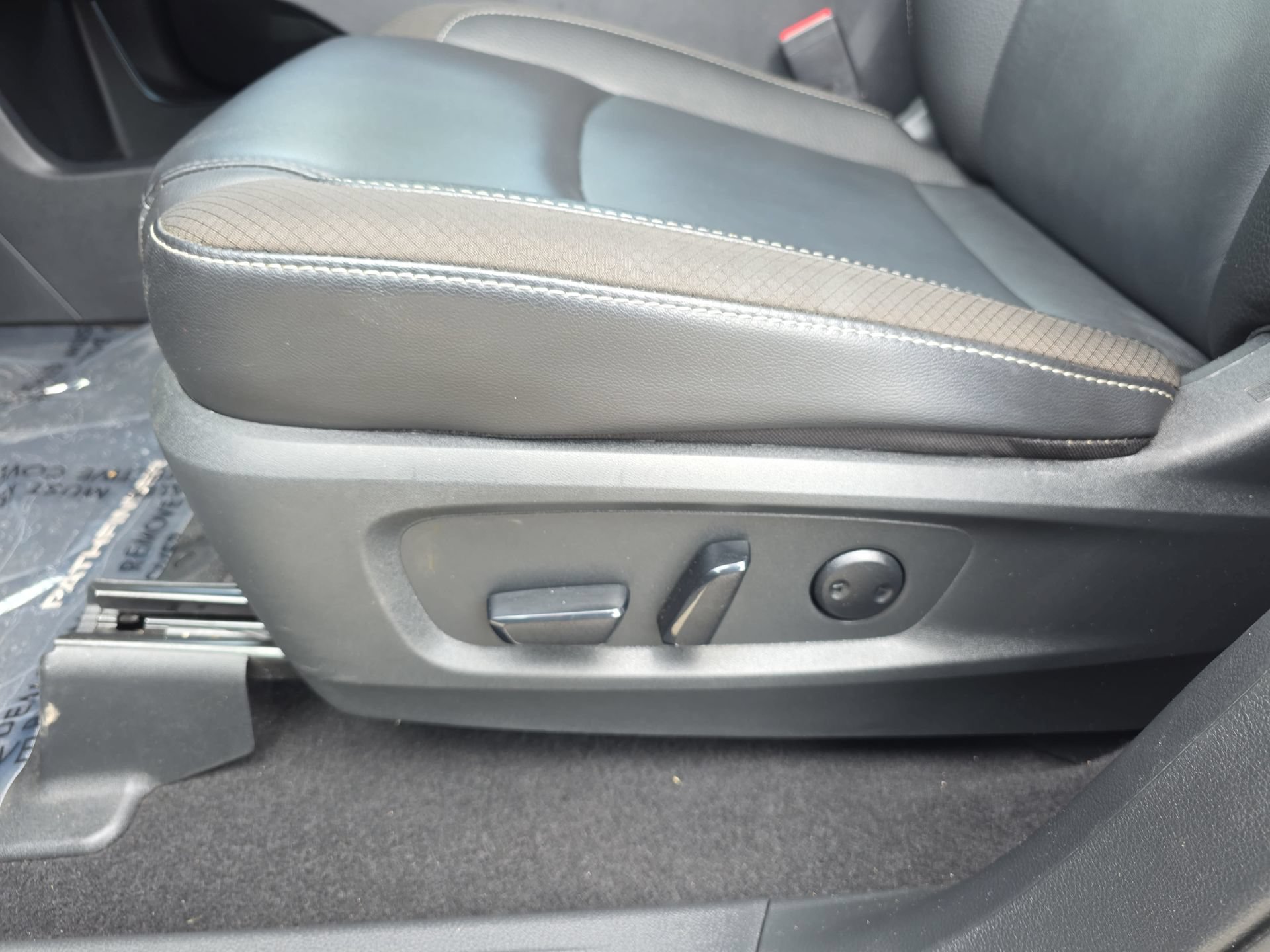 Used 2025 Nissan Pathfinder SL FWD image 28