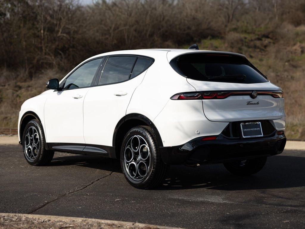 New 2026 Alfa Romeo Tonale w/ Black Premium Package image 6
