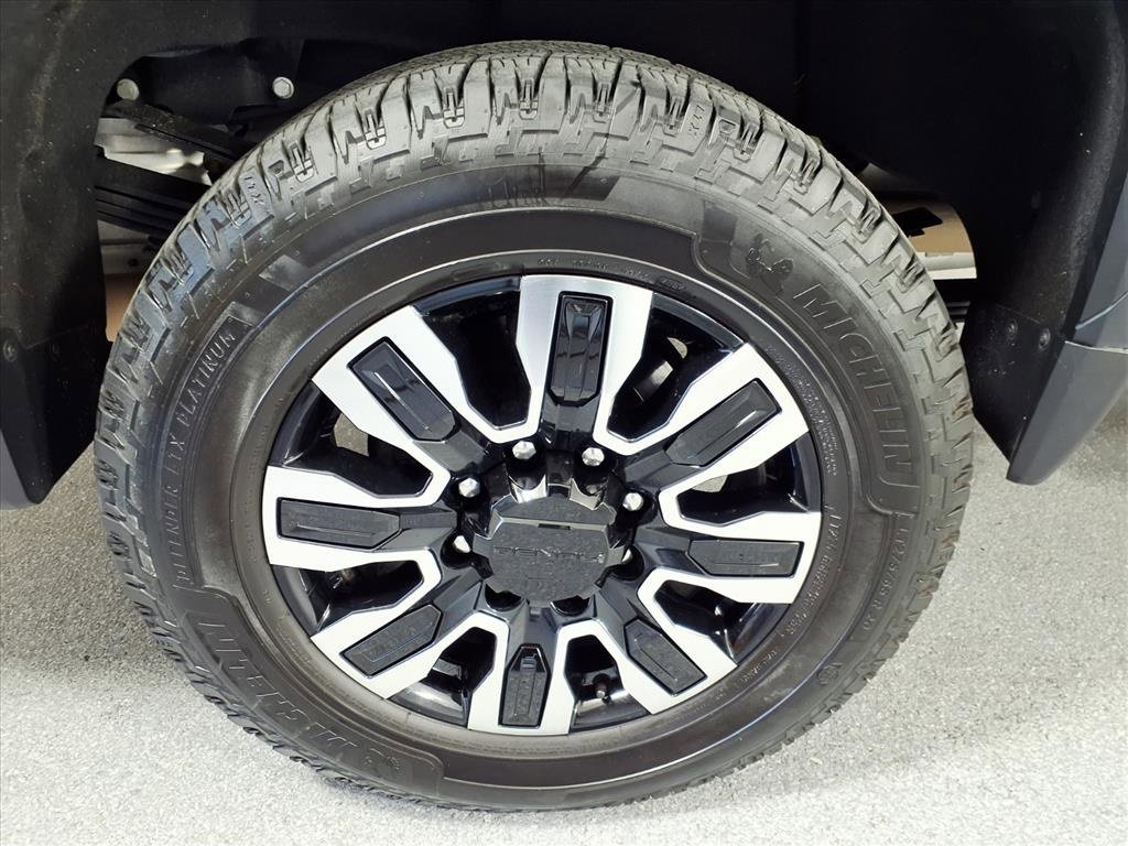 Used 2024 GMC Sierra 3500 Denali Ultimate image 4