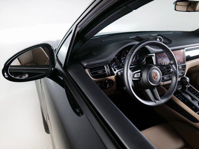 Certified 2025 Porsche Macan 2.0L I4 Turbo image 26