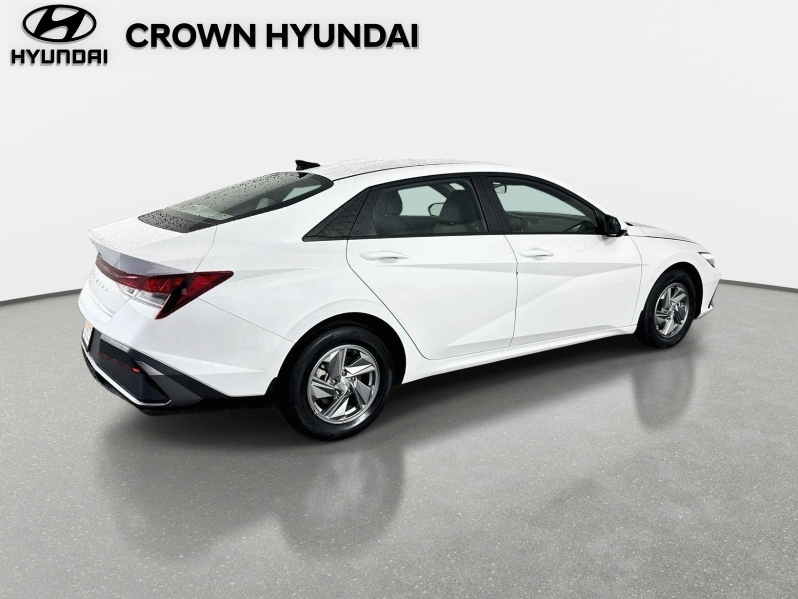 Used 2024 Hyundai Elantra SE FWD image 5