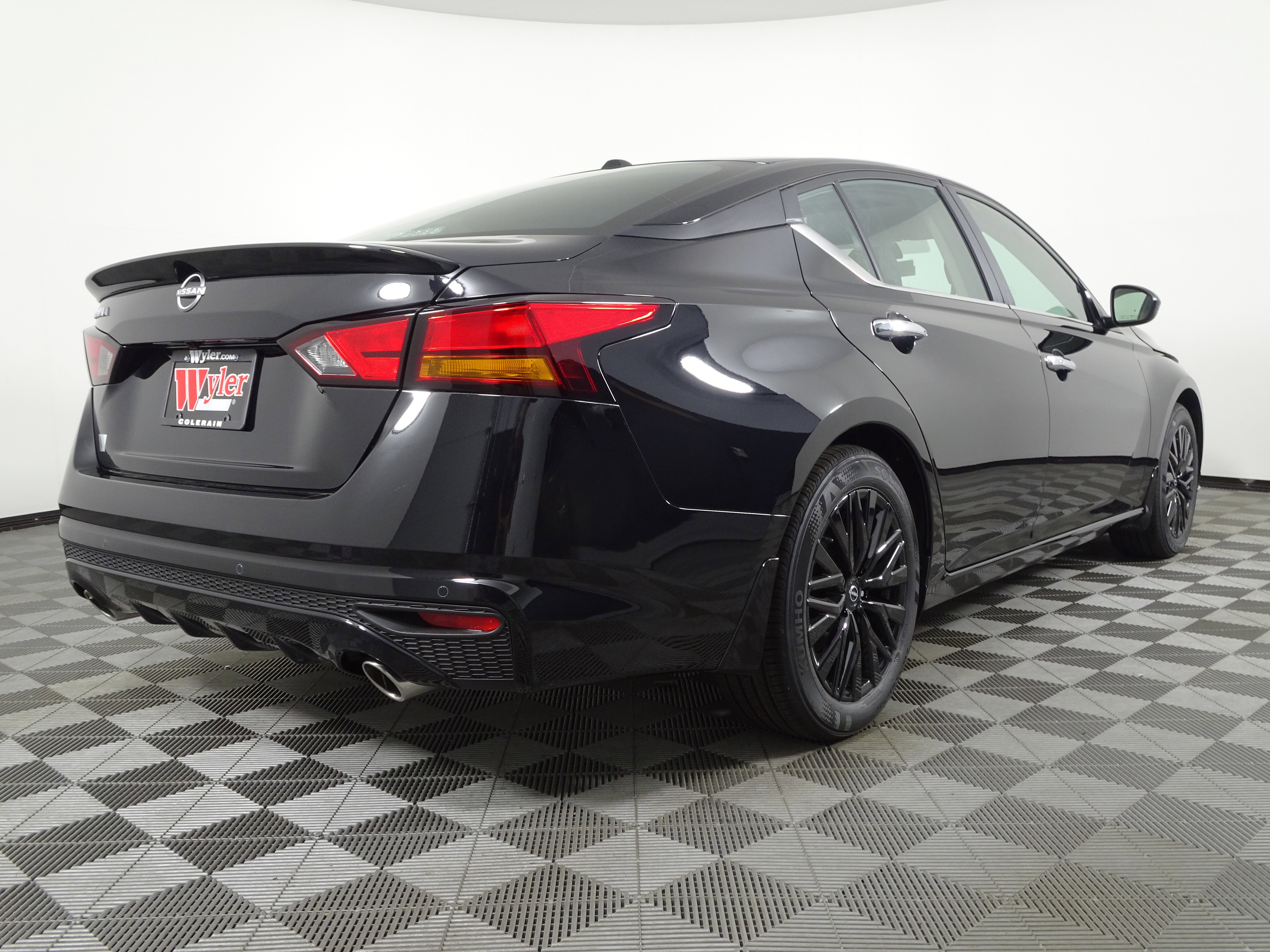 New 2025 Nissan Altima 2.5 SV w/ SV Special Edition Package image 3