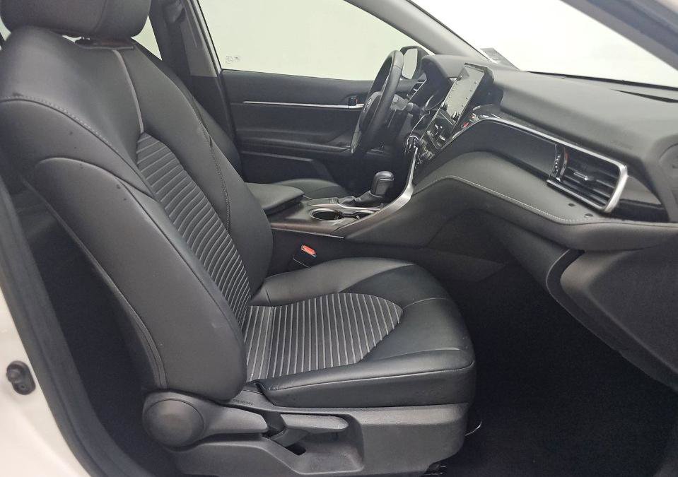 Used 2023 Toyota Camry SE FWD image 2