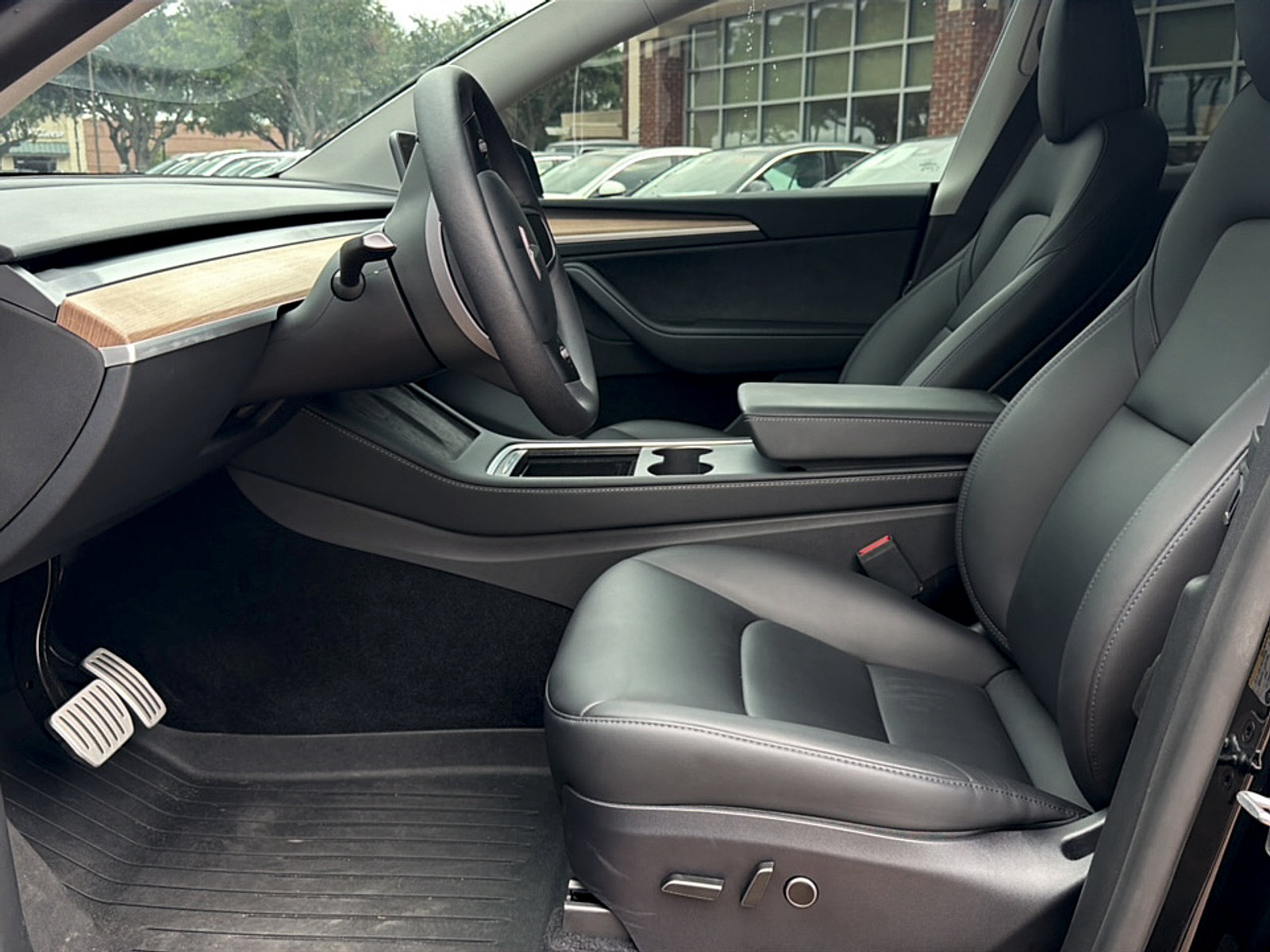 Used 2025 Tesla Model Y Performance AWD/4WD image 3