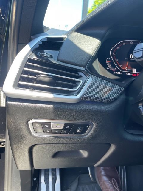 Used 2020 BMW X5 xDrive40i w/ M Sport Package AWD/4WD image 17