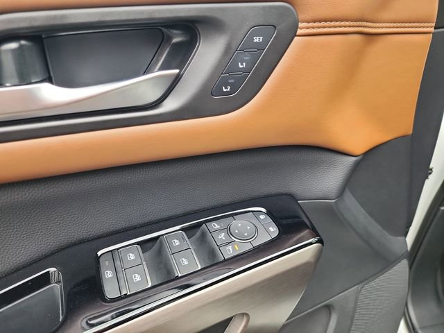 Used 2024 Nissan Pathfinder Platinum w/ Cargo Package image 10