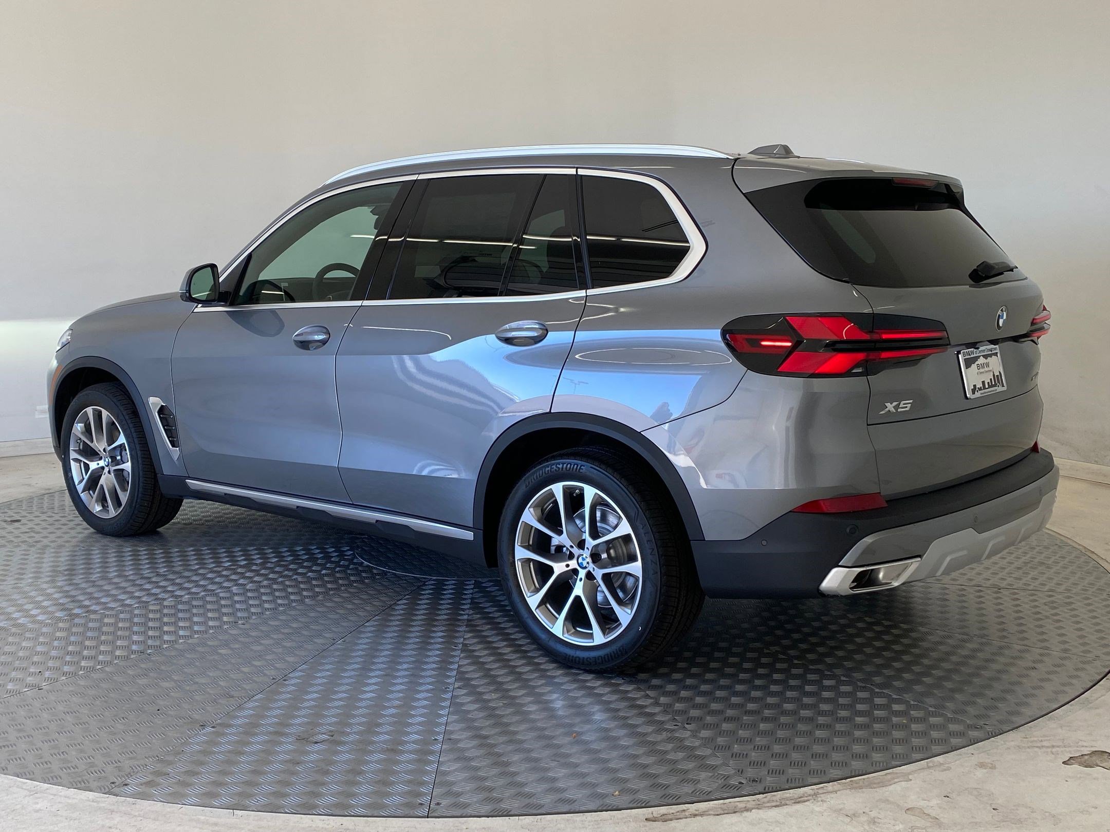 Used 2026 BMW X5 xDrive40i w/ Premium Package image 3