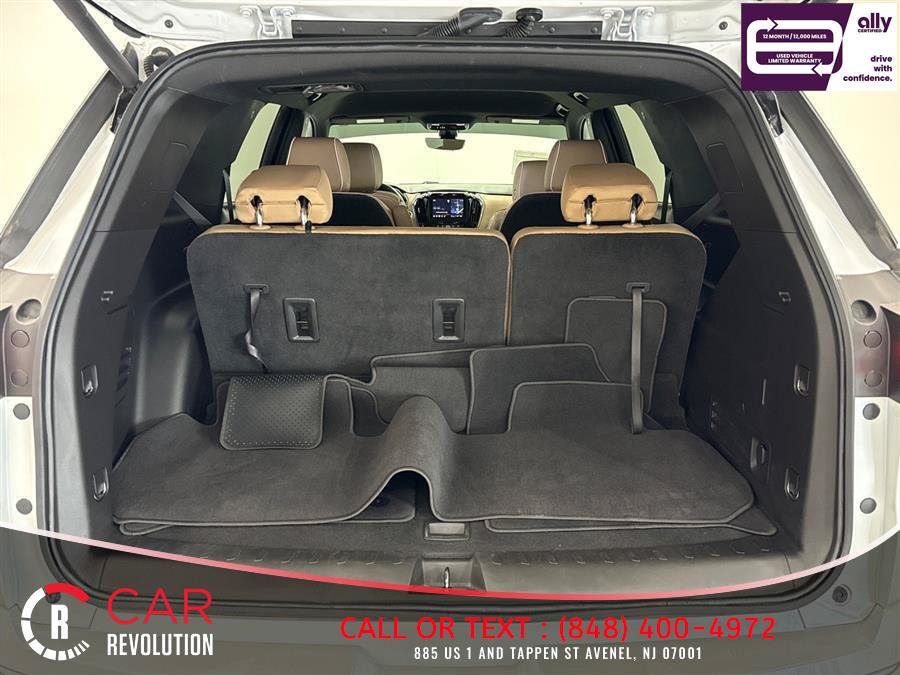 Used 2023 Chevrolet Traverse Premier FWD image 44