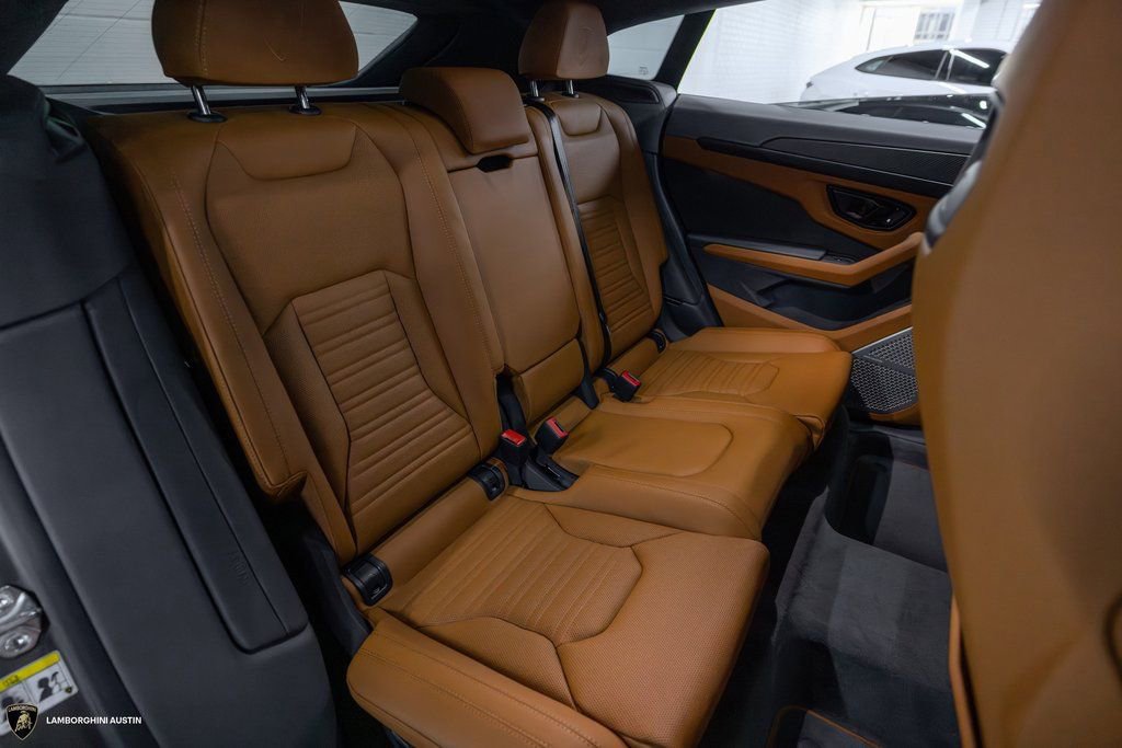 Used 2025 Lamborghini Urus SE AWD/4WD image 47
