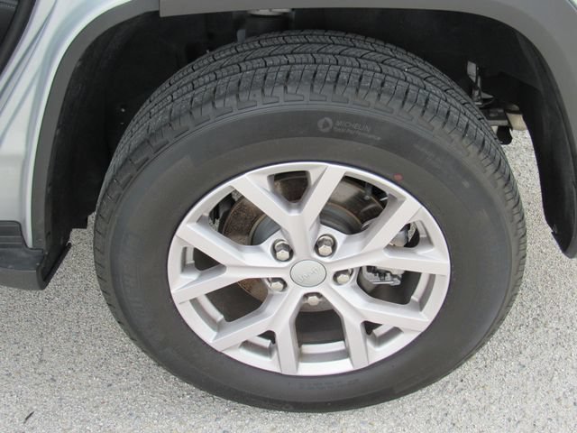 Used 2022 Jeep Grand Cherokee Limited AWD/4WD image 15