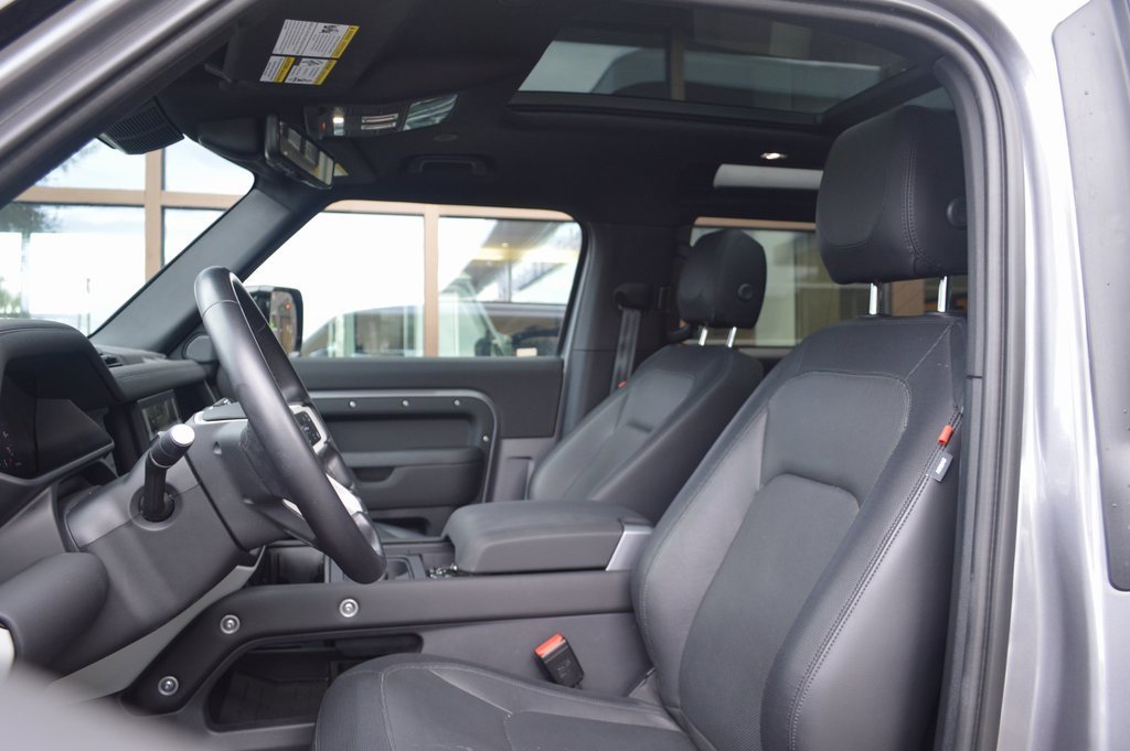 Used 2024 Land Rover Defender 90 X-Dynamic SE image 6