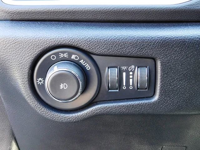 Used 2025 Chrysler Pacifica Select FWD image 23
