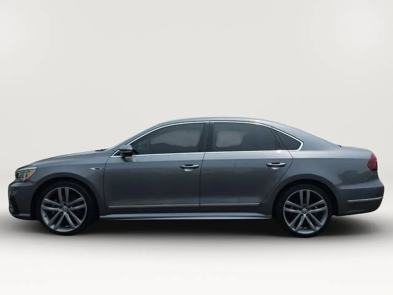 Used 2017 Volkswagen Passat 1.8T R-Line FWD image 5