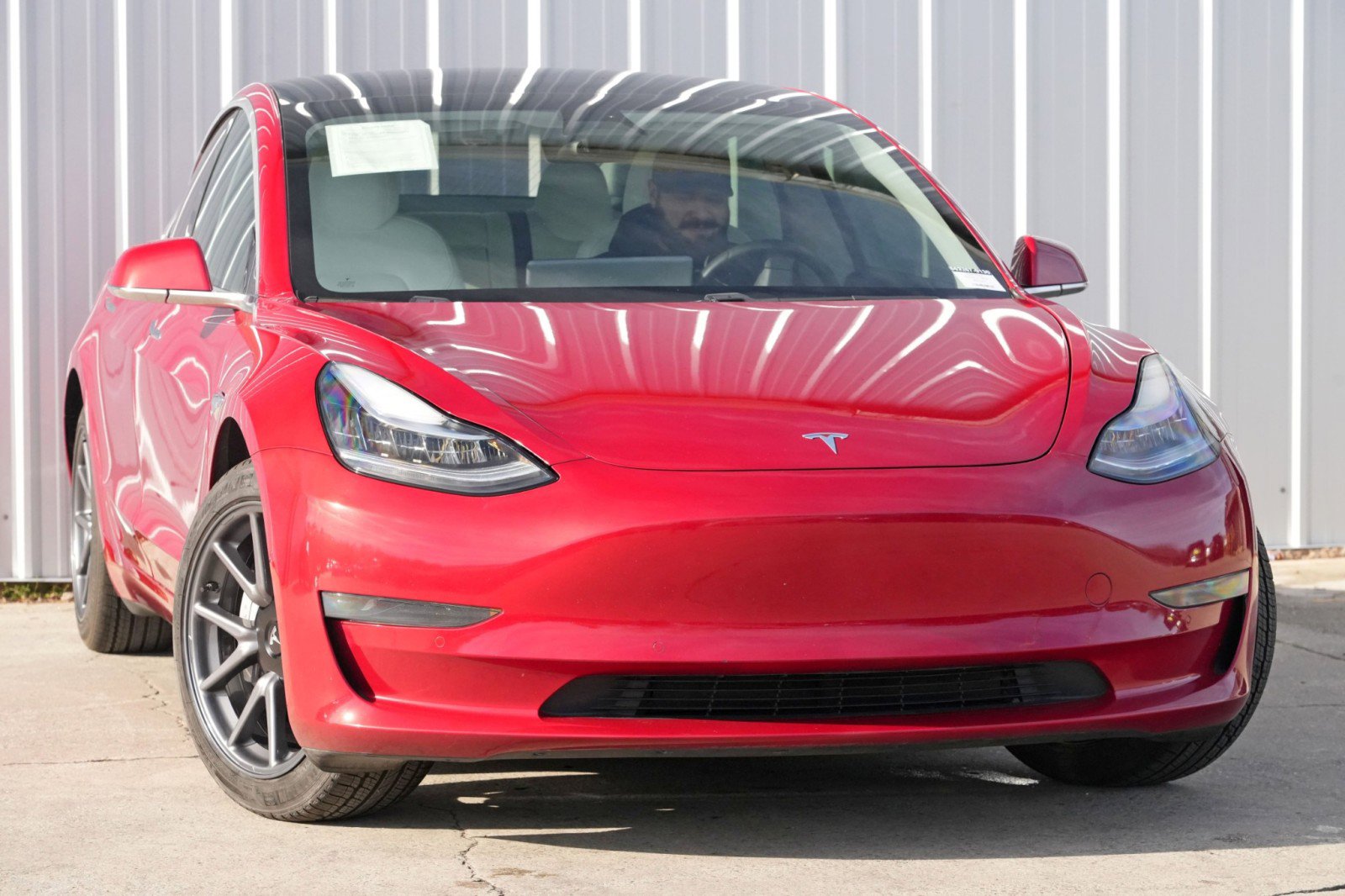 Used 2020 Tesla Model 3 Standard Range Plus image 2