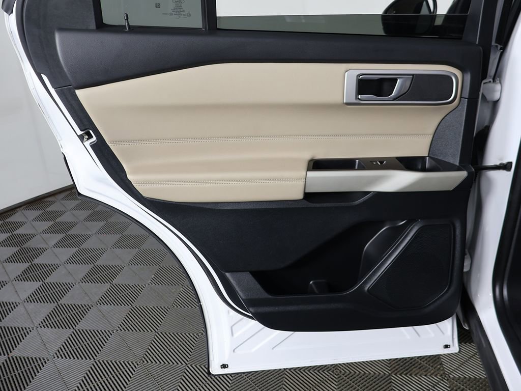 Used 2021 Ford Explorer XLT w/ Equipment Group 202A AWD/4WD image 26