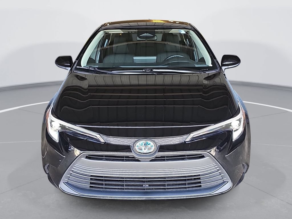 Used 2025 Toyota Corolla LE FWD image 2