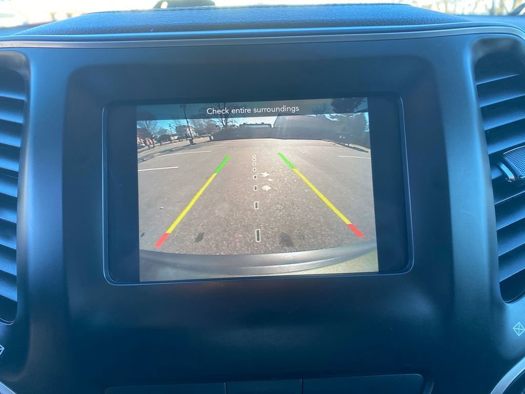 Used 2019 Jeep Cherokee Latitude w/ Popular Appearance Group image 21