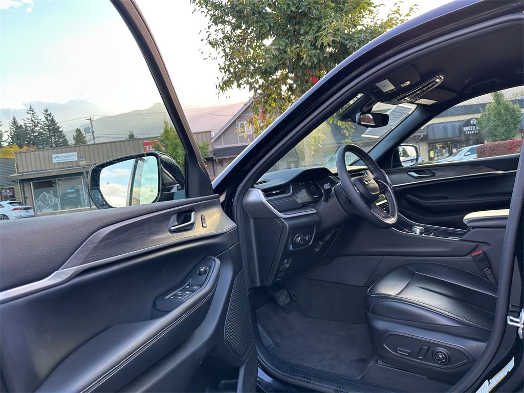 Used 2024 Jeep Grand Cherokee Limited image 21