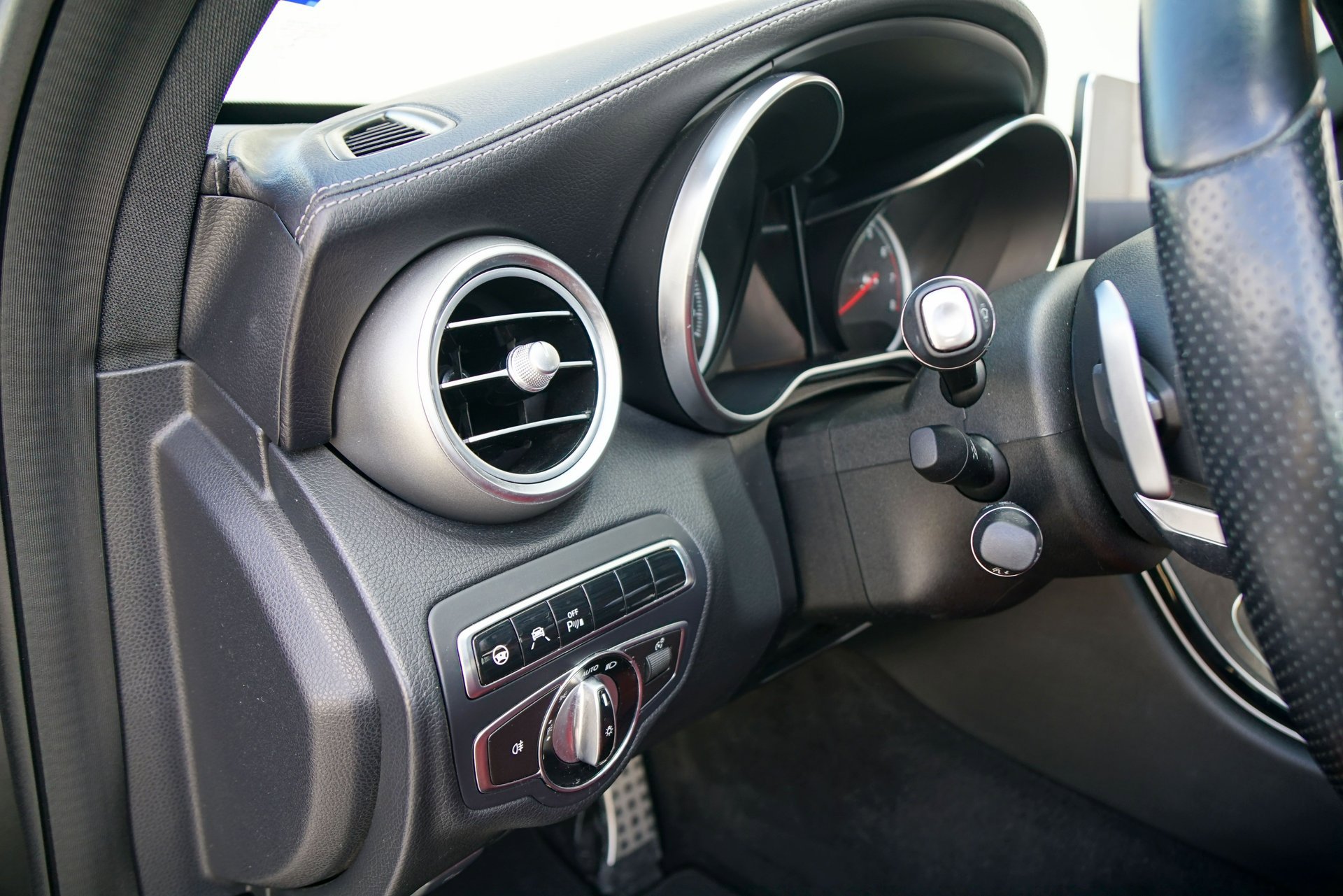 Used 2015 Mercedes-Benz C 400 4MATIC image 24