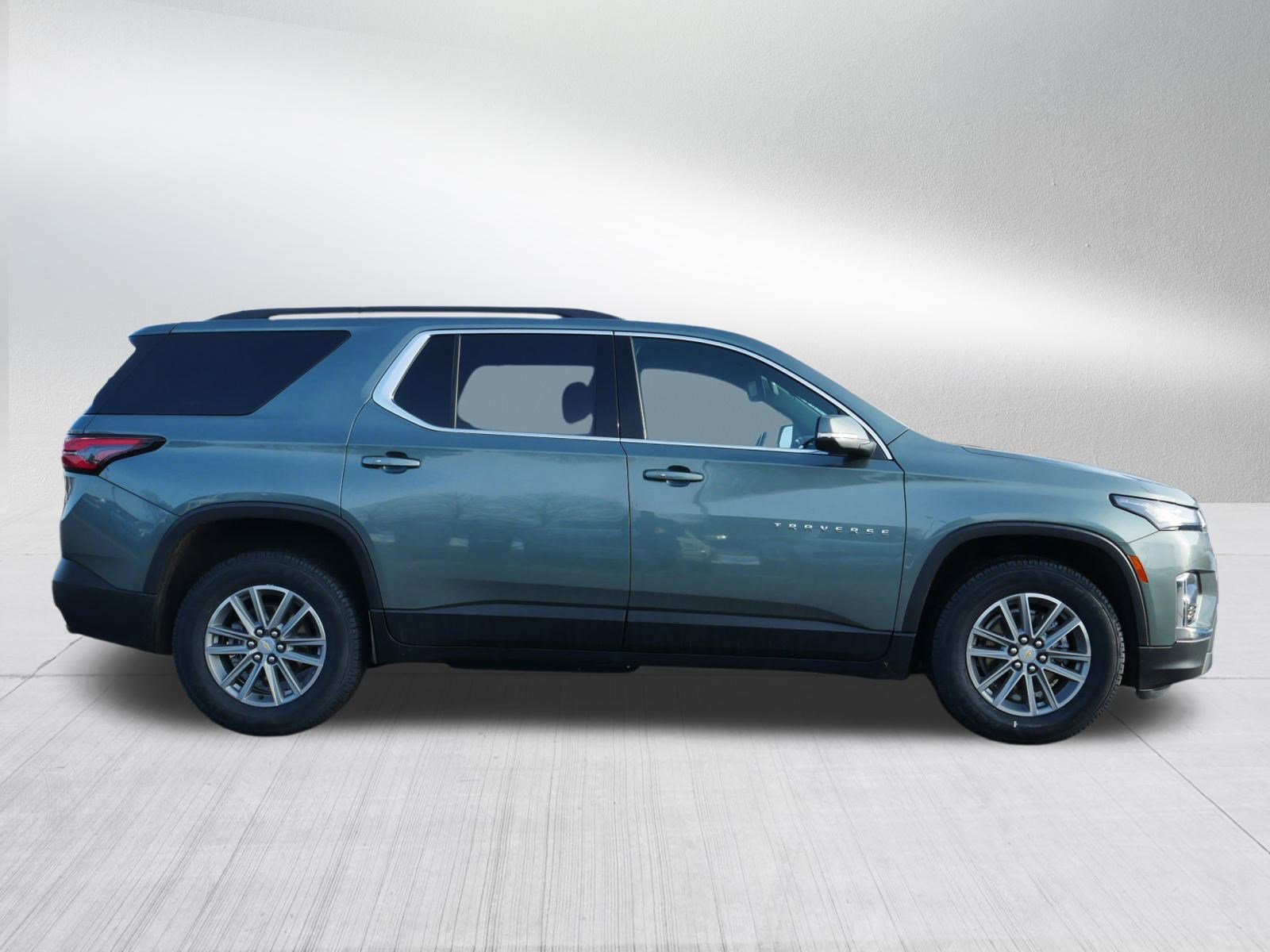 Used 2023 Chevrolet Traverse LT image 8