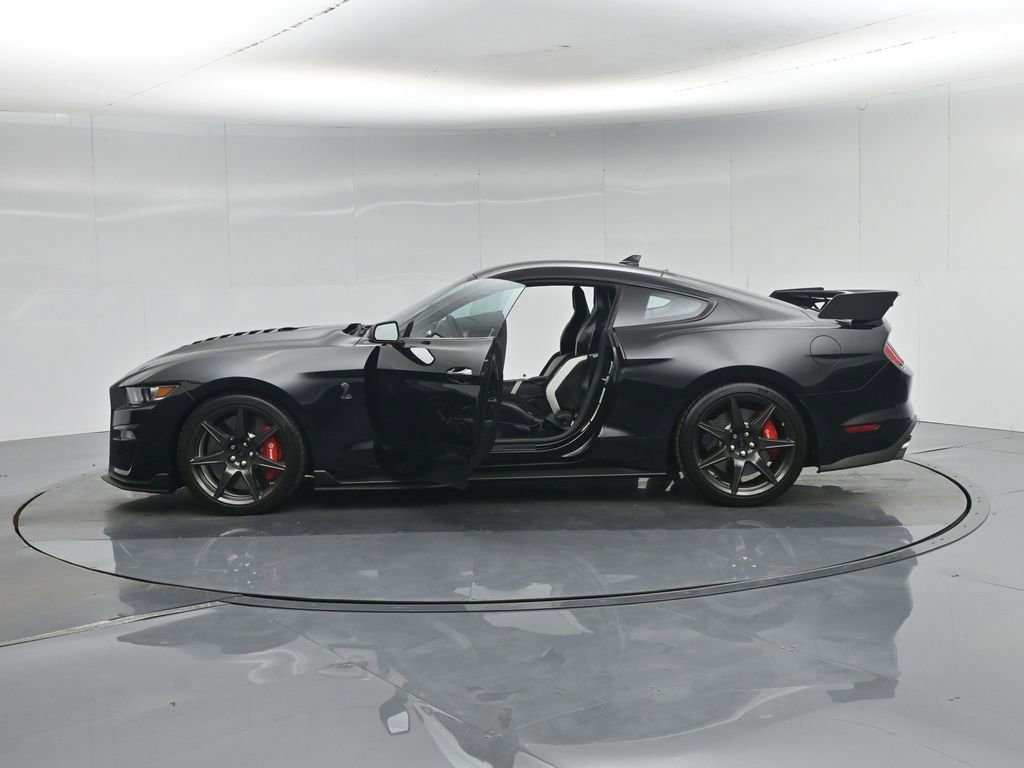 Certified 2021 Ford Mustang Shelby GT500 w/ Carbon Fiber Track Pack RWD image 37