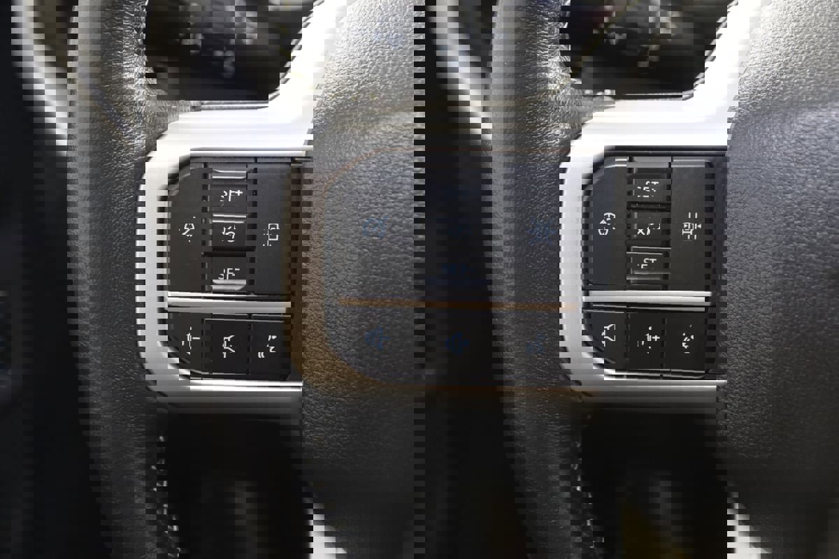 Used 2024 Ford Expedition Max XLT image 32