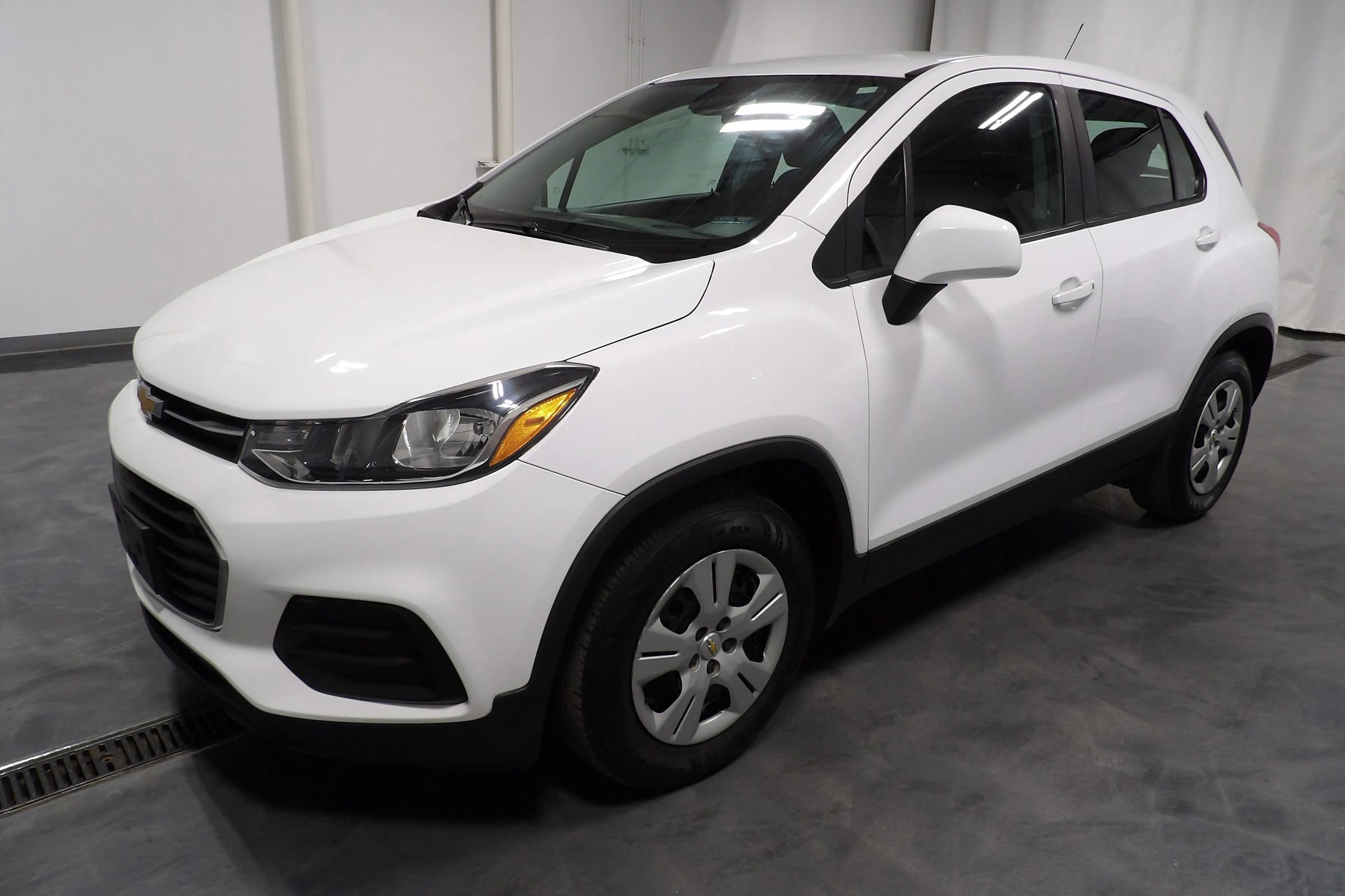 Used 2019 Chevrolet Trax LS FWD image 4