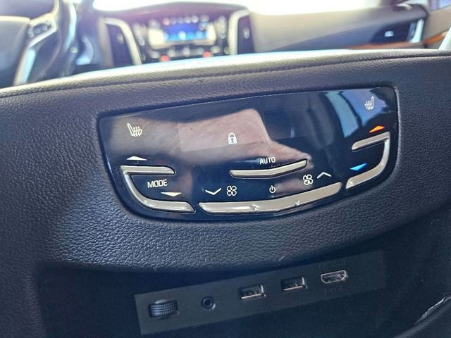 Used 2020 Cadillac Escalade Premium Luxury image 30