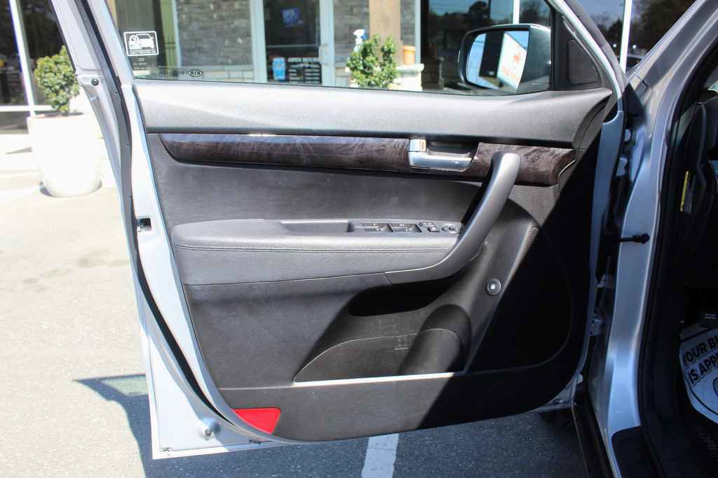 Used 2014 Kia Sorento LX image 10