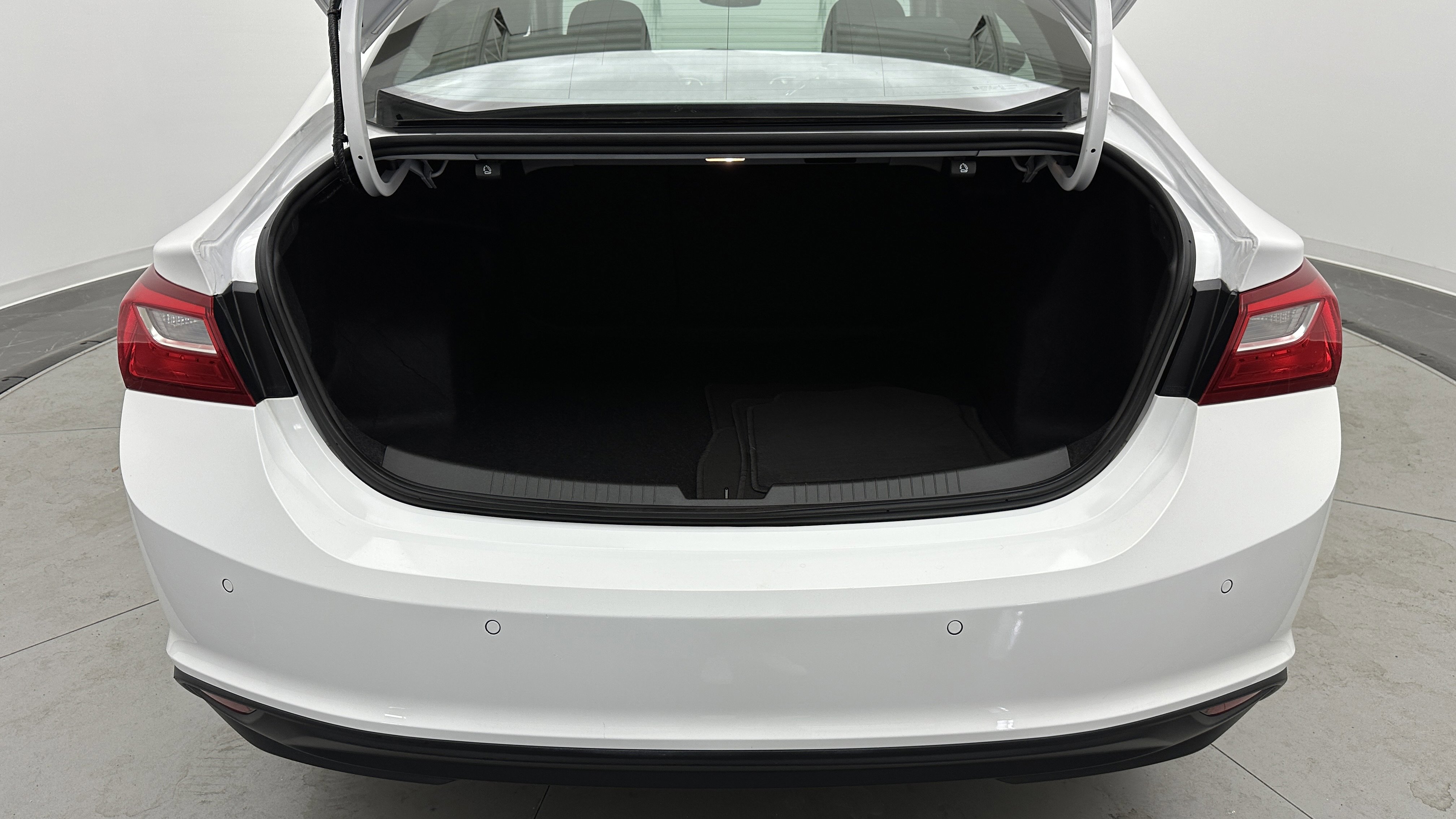 Used 2025 Chevrolet Malibu LT image 29