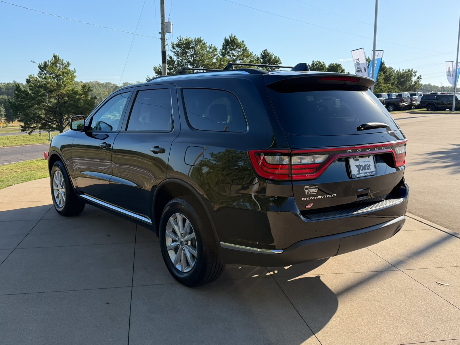Used 2023 Dodge Durango SXT AWD/4WD image 4