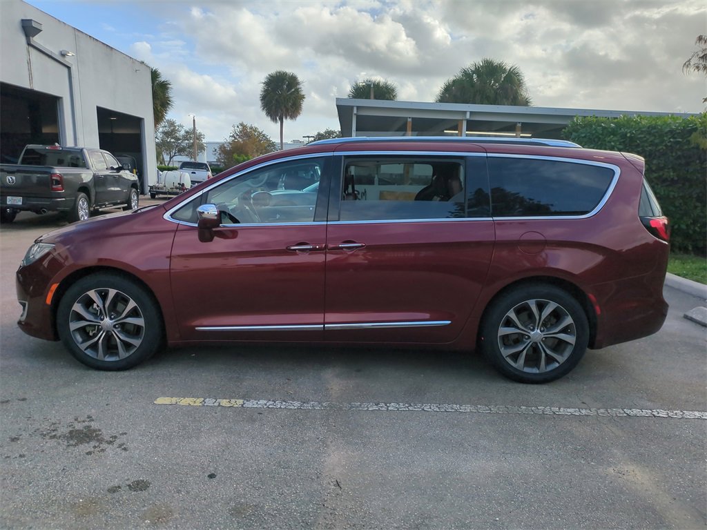 Used 2018 Chrysler Pacifica Limited w/ Tire & Wheel Group image 9