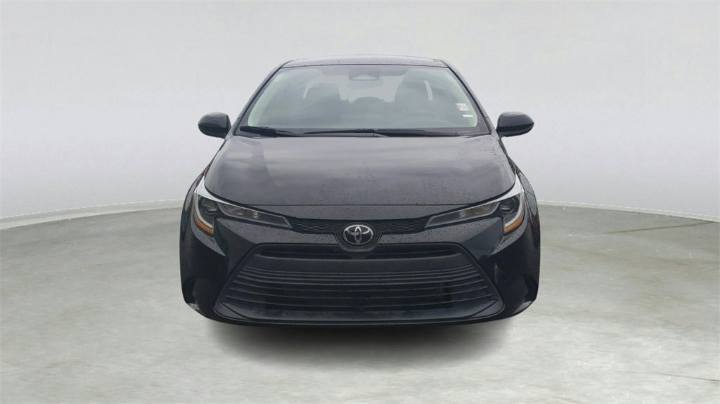 Used 2023 Toyota Corolla LE image 2