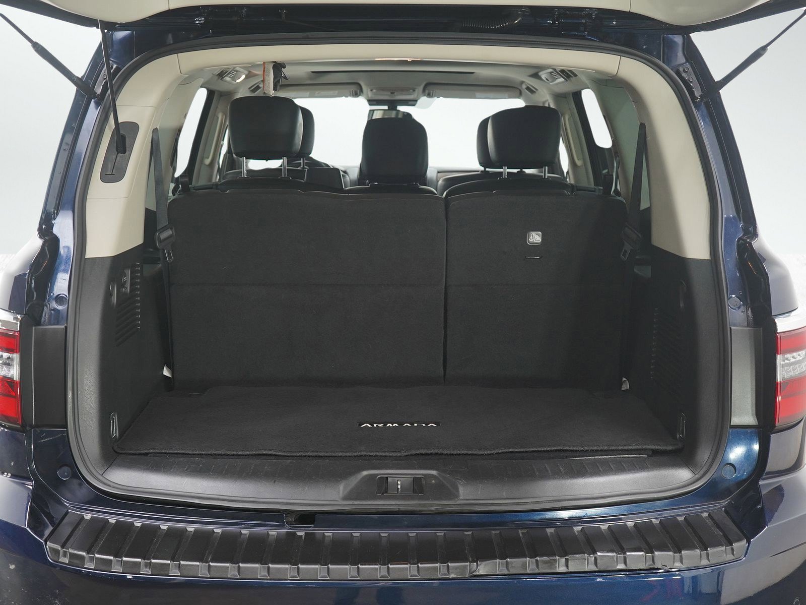 Used 2023 Nissan Armada SL image 11