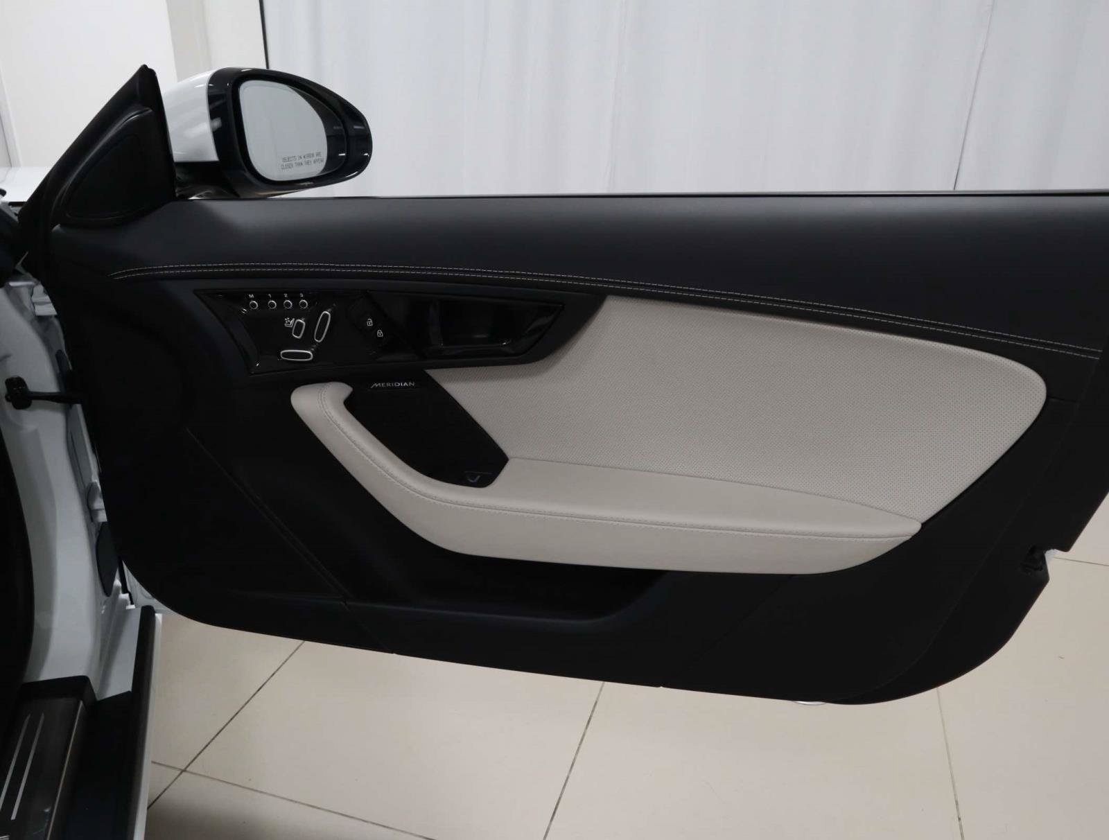 Used 2024 Jaguar F-TYPE Convertible AWD image 16