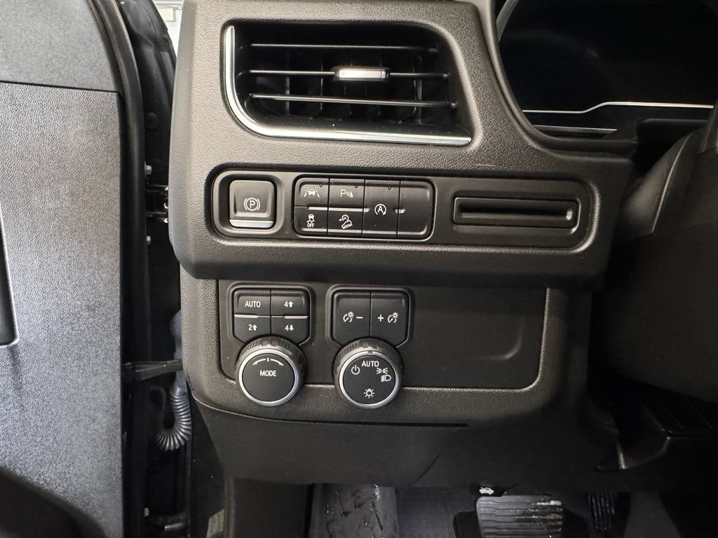 Used 2023 Chevrolet Suburban Z71 AWD/4WD image 37