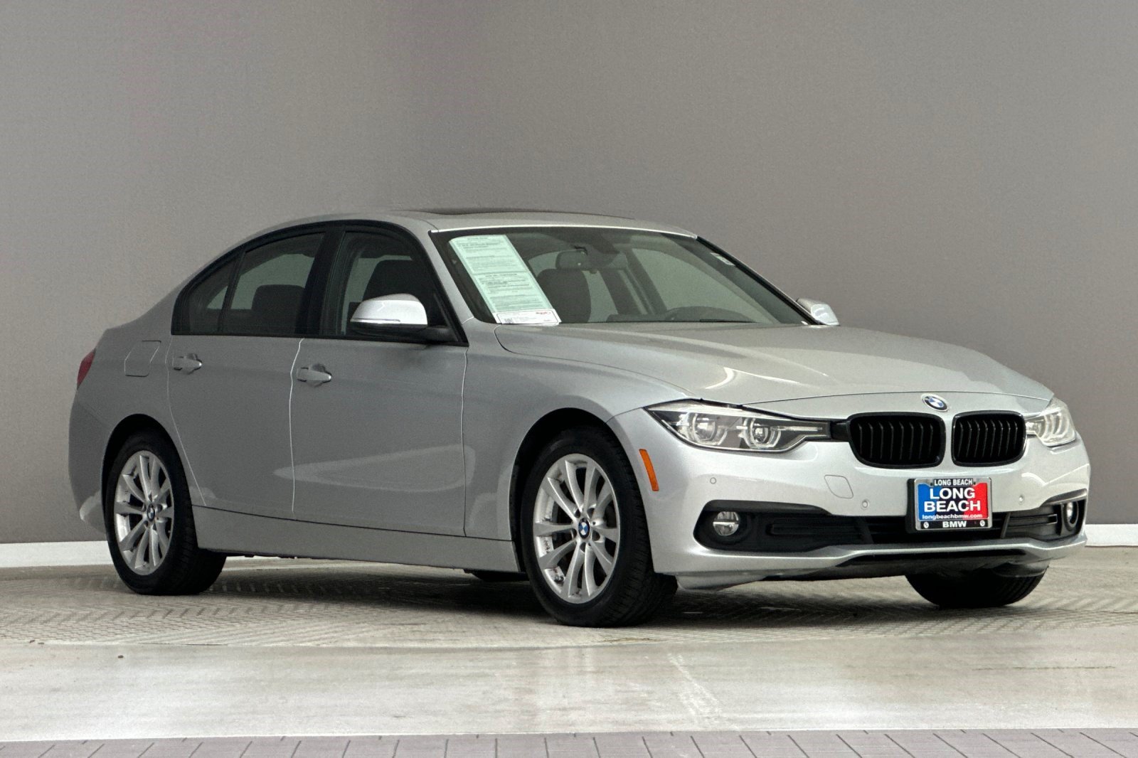 Used 2018 BMW 320i xDrive Sedan w/ Convenience Package AWD/4WD image 6