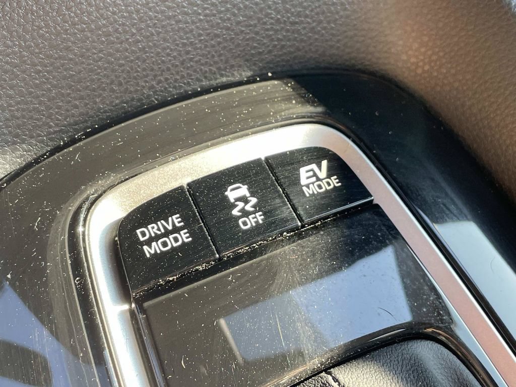 Used 2025 Toyota Corolla LE FWD image 37
