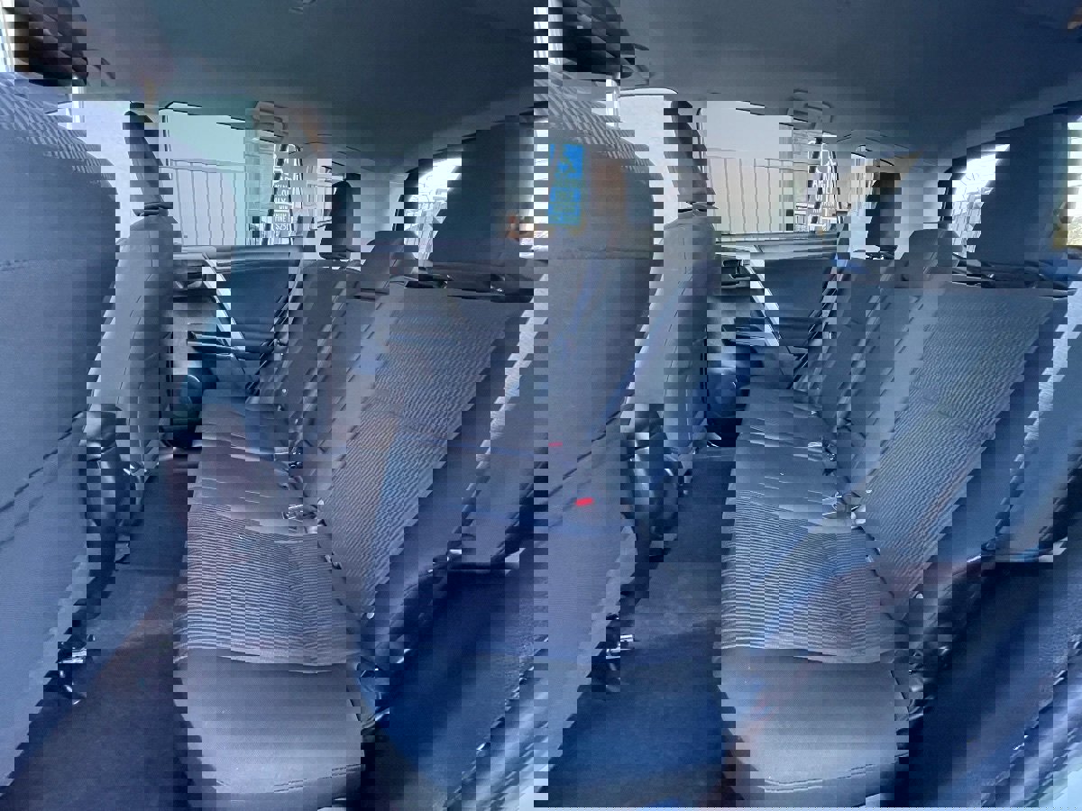 Used 2016 Toyota RAV4 LE image 15