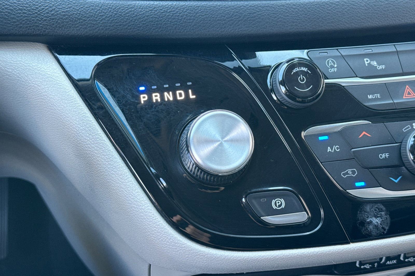 Used 2022 Chrysler Pacifica Touring-L image 31