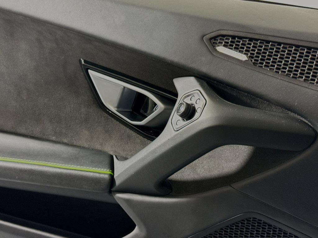 Used 2021 Lamborghini Huracan EVO RWD image 23