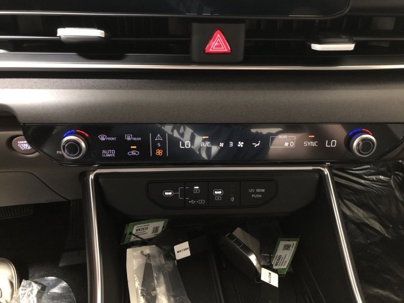 New 2026 Kia Carnival EX image 32