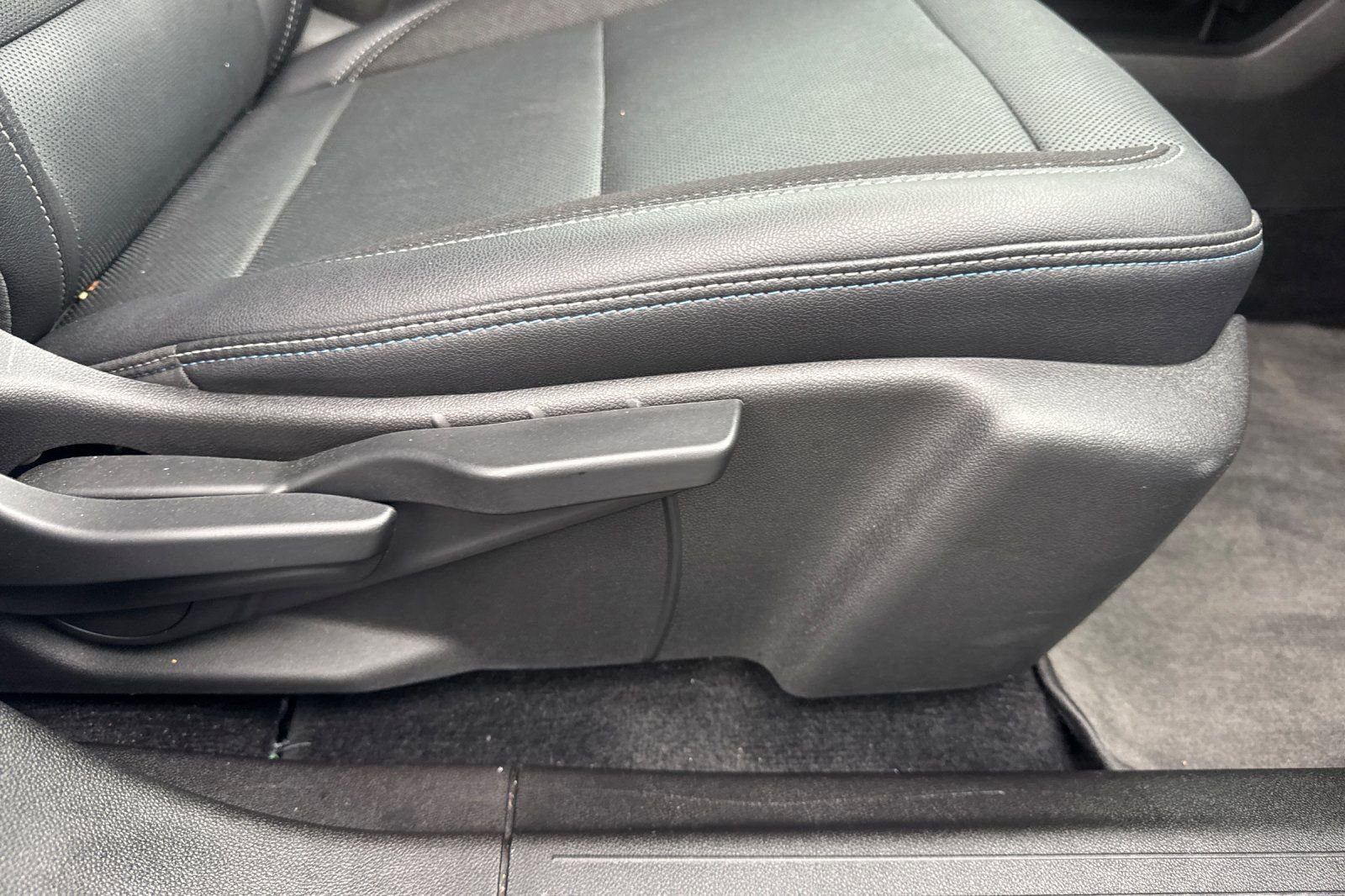 Used 2025 Chevrolet Equinox EV LT w/ Convenience Package FWD image 24