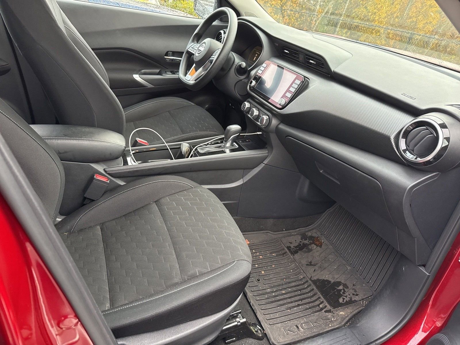 Used 2023 Nissan Kicks SV image 9