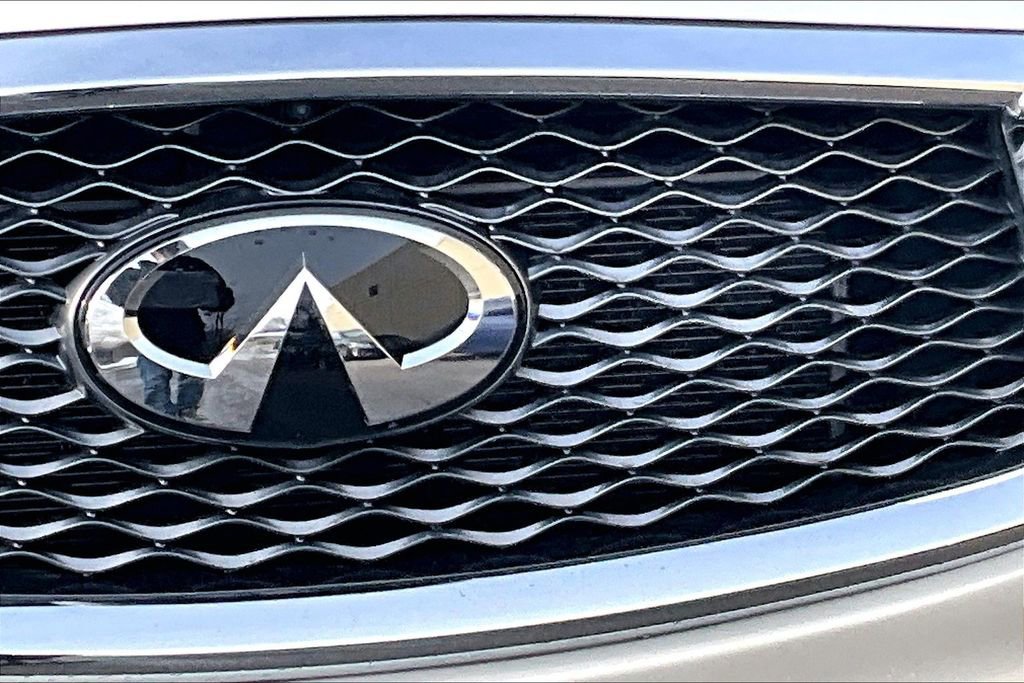 Used 2019 INFINITI QX50 Essential w/ Premium Heat Package image 11