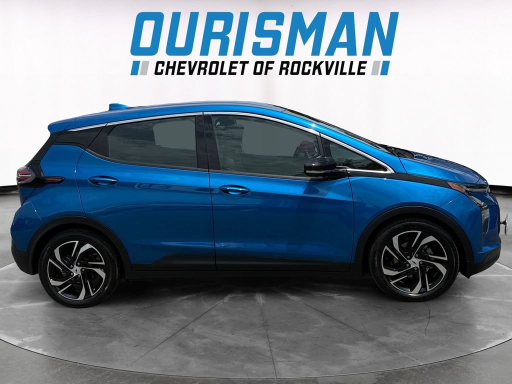 Used 2023 Chevrolet Bolt LT w/ Infotainment Package FWD image 7