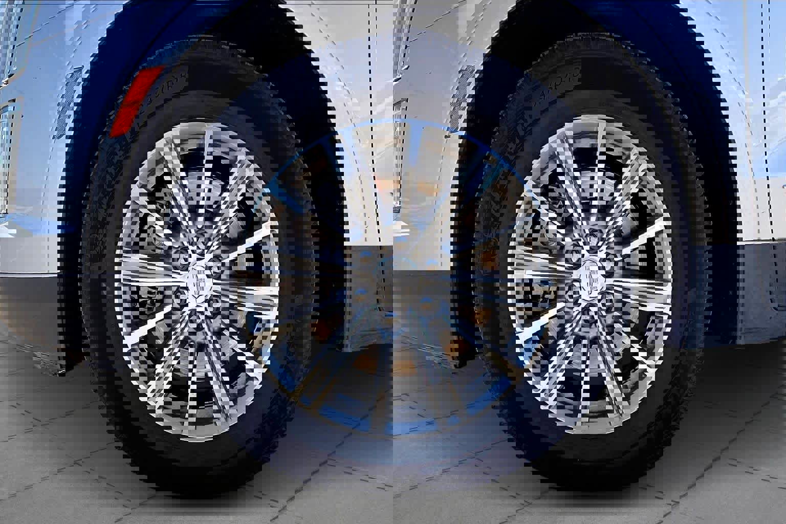 Used 2017 Cadillac XT5 Luxury w/ Driver Awareness Package image 11