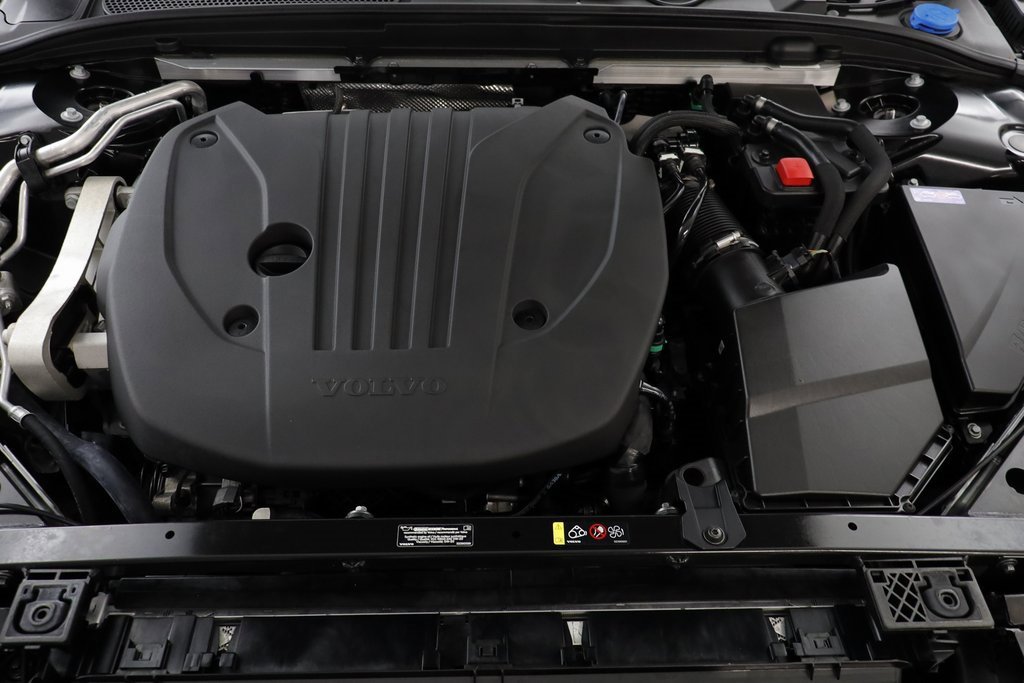 Used 2025 Volvo V60 B5 Cross Country Plus image 22