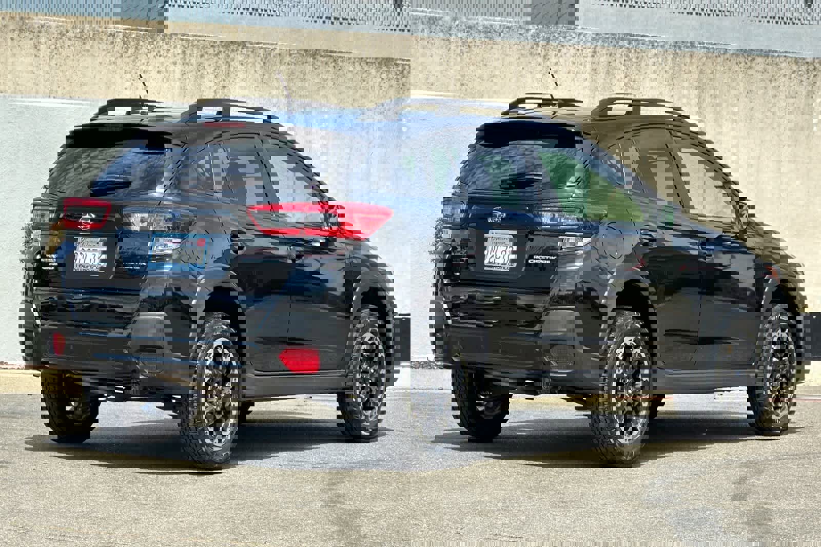 Used 2023 Subaru Crosstrek 2.0i image 2